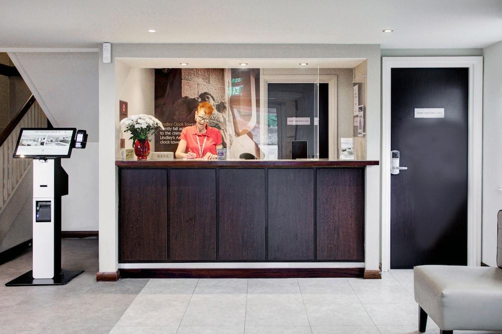 Premier Inn Huddersfield West Bagian luar foto