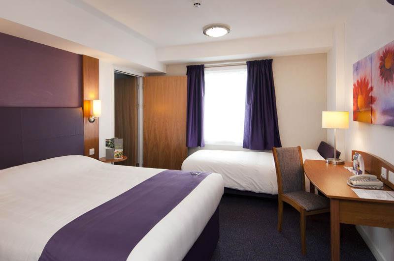 Premier Inn Huddersfield West Bagian luar foto